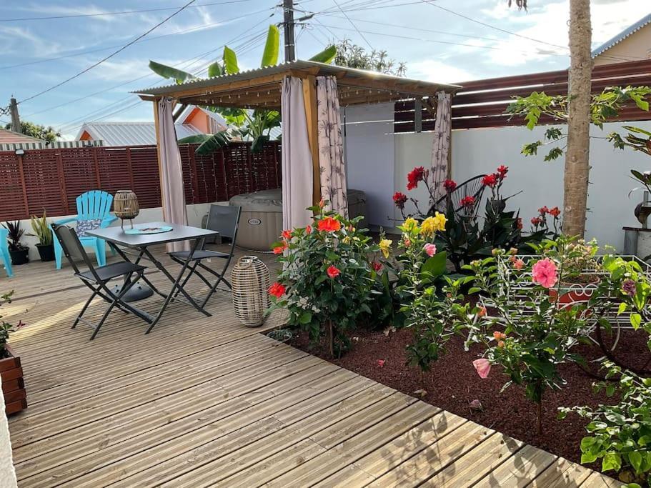 Villa La Kaz Hibiscus, Jacuzzi Prive Le Tampon Esterno foto